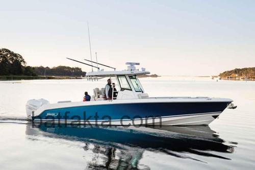 Boston Whaler 330 Outrage tekniska specifikationer och recensioner